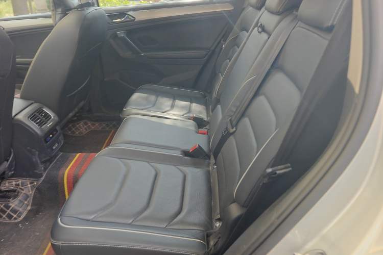 Used Volkswagen Tiguan L 2017 380TSI Automatic All-Wheel-Drive Flagship Edition Left Rear Seat