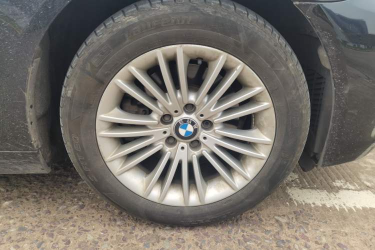 Used BMW 5 Series 2014 525Li Leading Model
