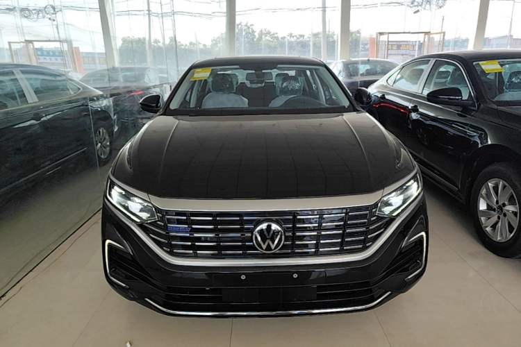 Used Volkswagen Passat New Energy 2025 430 PHEV Hybrid Business Edition Front