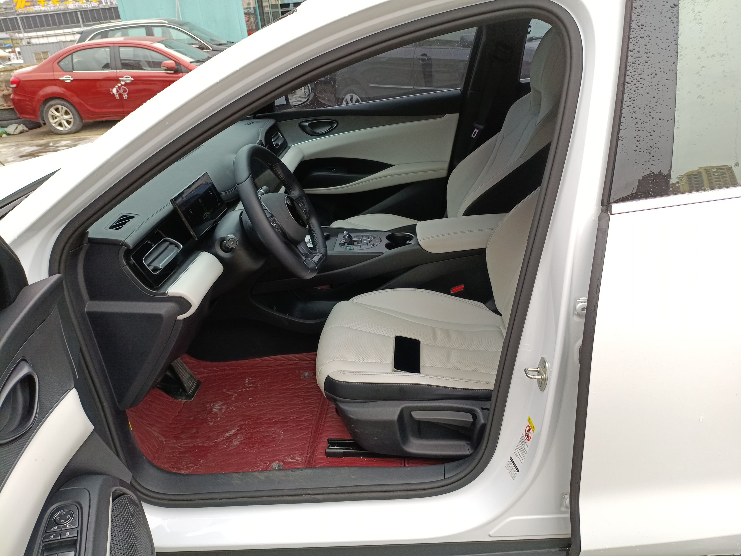 المقاعد الأمامية داخل السيارة