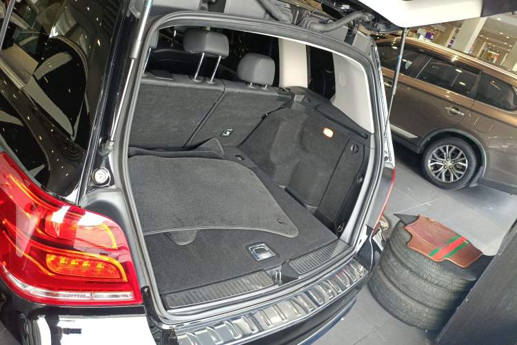 Used Mercedes-Benz GLK-Class 2013 Facelift GLK 300 4MATIC Fashion Edition Trunk