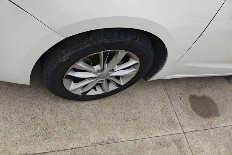 Used Kia K3 2016 1.6L Manual GLS Left Front Wheel Hub