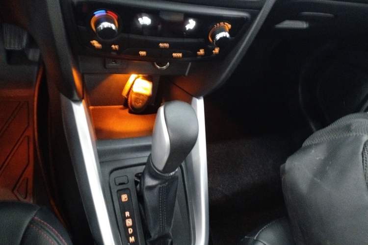 Used Suzuki Vitara 2016 1.4T Automatic Two-Wheel Drive Luxury Version Gear Lever