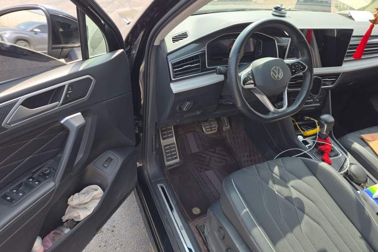 Used Volkswagen Tiguan L 2022 330TSI Automatic Two-Wheel Drive R-Line Enhanced Edition Driver Seat