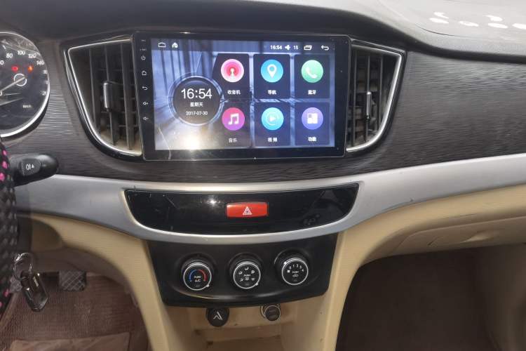 Used Baojun 730 2016 Revised 1.5L Manual Standard Version 7 Seats China V Emission Standard Audio And AC Panel