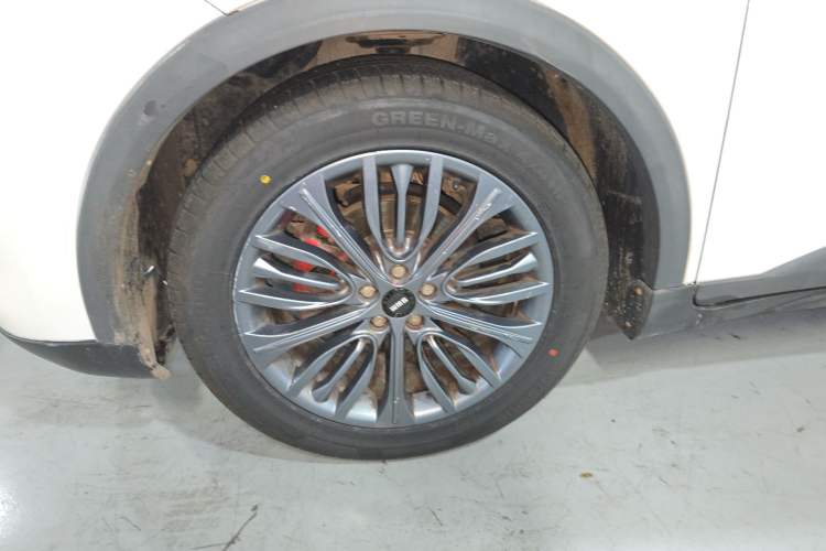 Used SWM X7 2019 1.5T automatic Comfort version 7 seats Left Front Wheel Hub