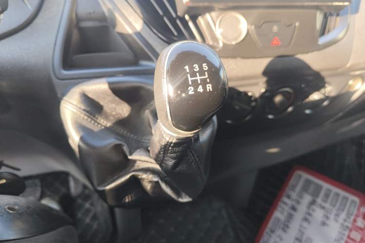 Used Ford Transit 2019 2.0T Diesel Multi-Purpose Commercial Vehicle Mid-Drive Mid-Roof 6-Seater China VI Standard
