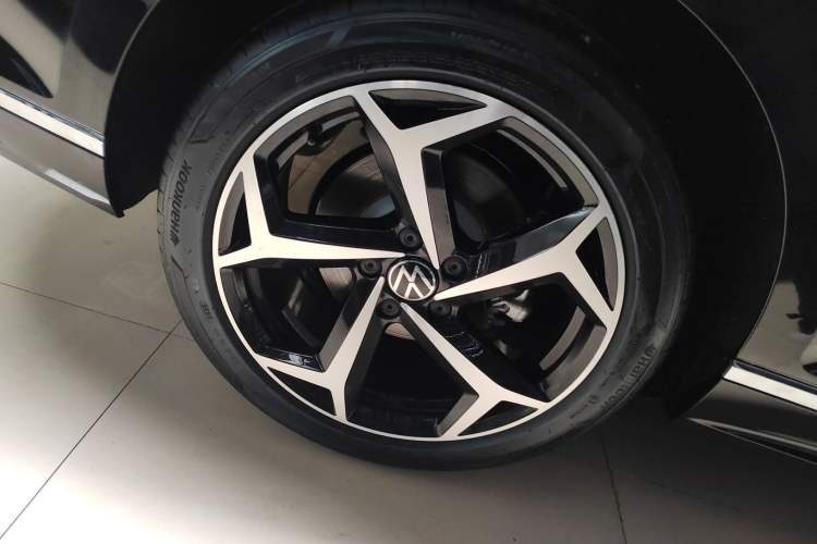 Used Volkswagen Magotan 2026 30 Million Vehicles Selected Model 380TSI DSG Luxury Edition Right Rear Wheel Hub