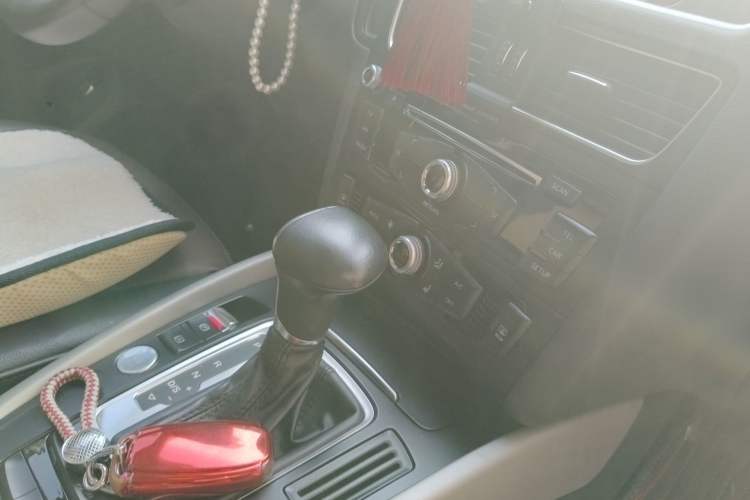 Used Audi Q5 2017 Plus 40 TFSI Ambition Model Gear Lever