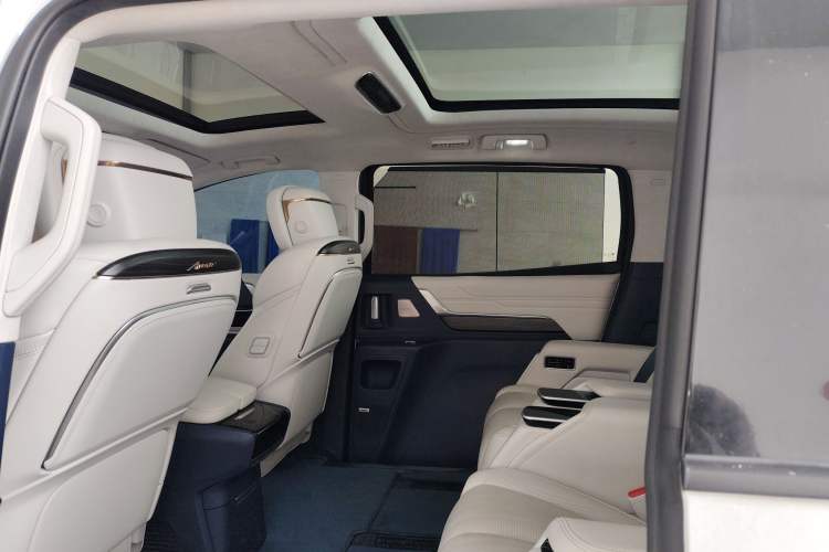 Used Buick Century 2023 2.0T Six-Seater Yinshi Edition
