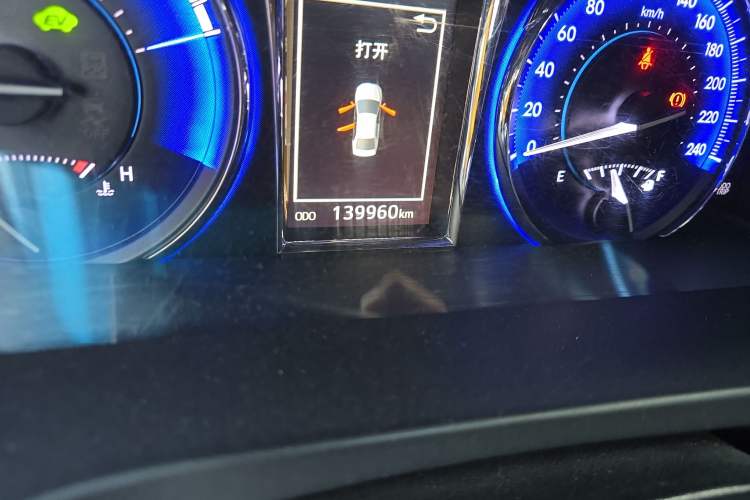 Used Toyota Camry 2016 Dual-Engine 2.5 HG 10th Anniversary Deluxe Navigation Edition Odometer Close Up