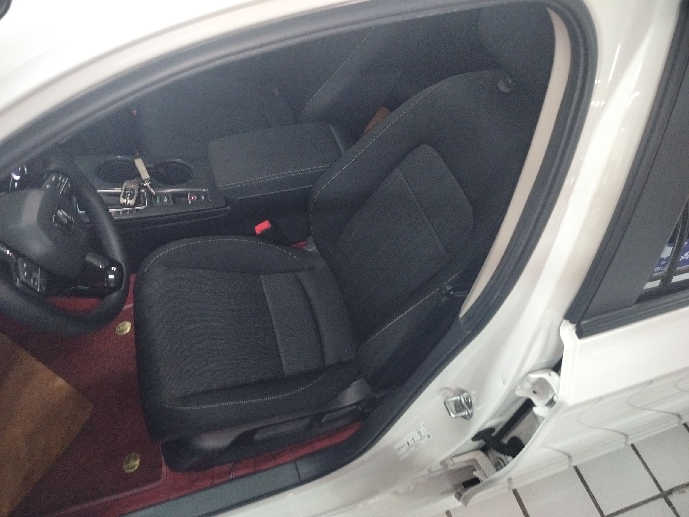 Переднее сиденье в автомобиле