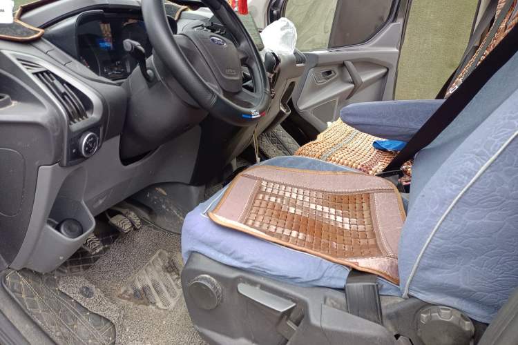 Used Ford Transit 2019 2.0T Diesel Multi-Purpose Commercial Vehicle Mid-Drive Mid-Roof 6-Seater China VI Standard