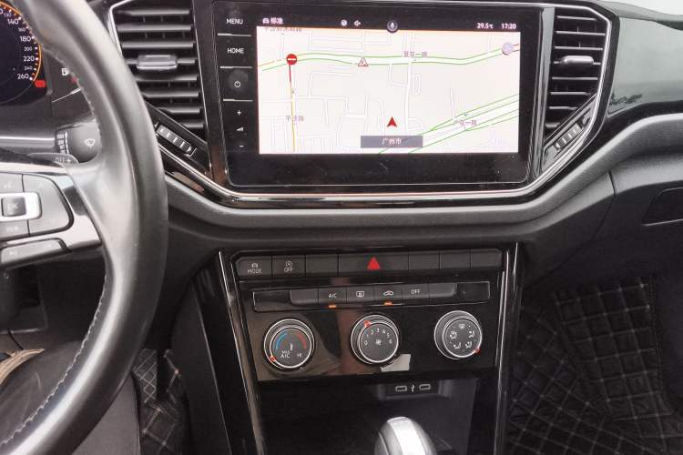 Used Volkswagen T-ROC 2021 280TSI DSG Two-Wheel Drive Comfort Connect Edition Audio And AC Panel