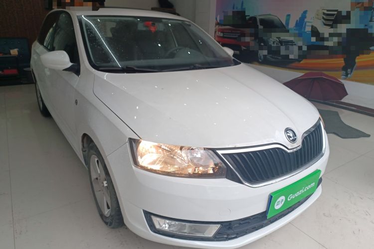 Used Skoda Rapid Spaceback 2016 Revised 1.6L Automatic Chuanxing Version Front Right 45 Deg