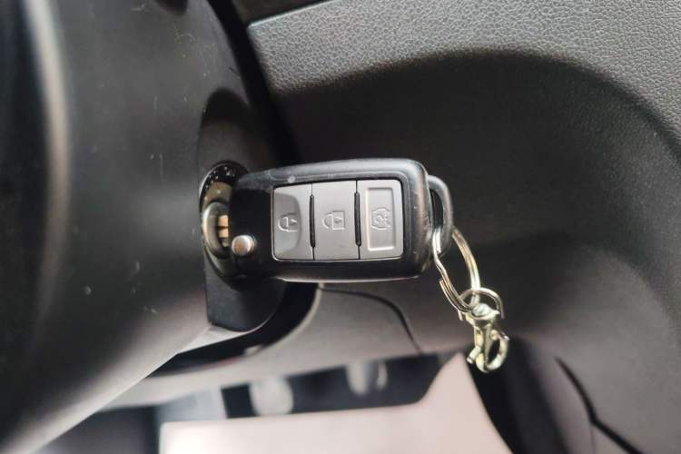 Used Dongfeng Fengon 370 2016 1.5L Manual Luxury Version SFG15-05 7 Seats Vehicle Key