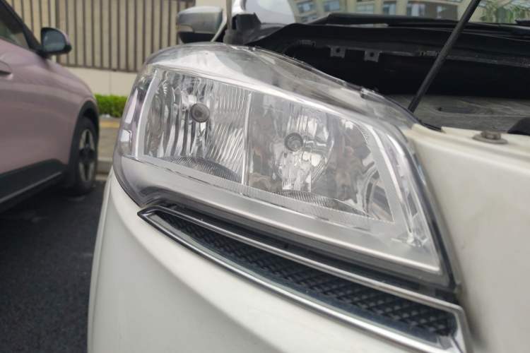 Used Ford Kuga 2015 1.5L GTDi Two-Wheel Drive Fashion Edition Right Front Headlight