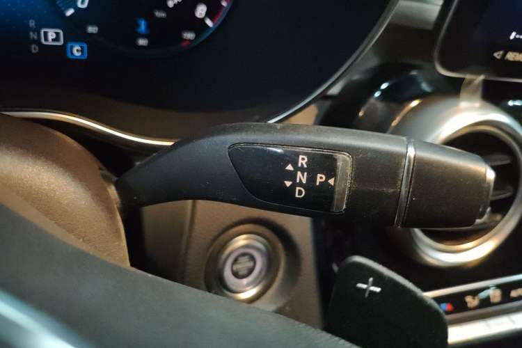 Used Mercedes-Benz GLC 2022 Refreshed GLC 260 L 4MATIC Dynamic Edition Gear Lever