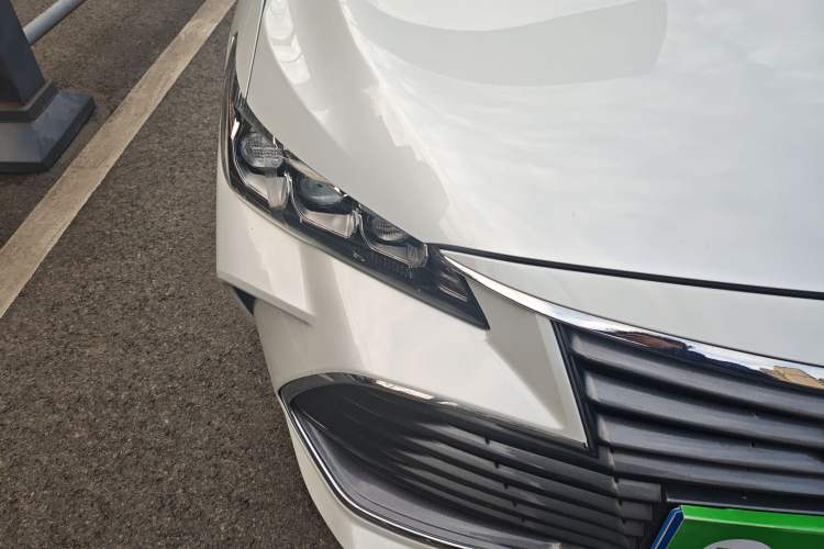 Used Toyota Avalon 2019 Dual-Engine 2.5L XLE Prestige Version China VI Standard