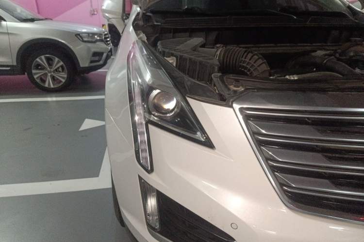 Used Cadillac XT5 2018 25T Luxury Model Right Front Headlight