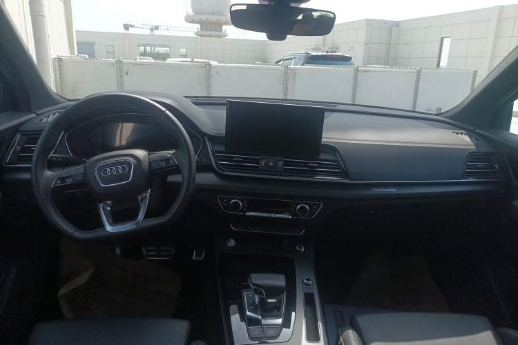 Used Audi Q5L 2025 quattro 45th Anniversary Edition 40 TFSI Sporty and Dynamic Model Center Console