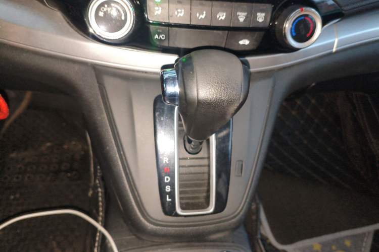 Used Honda CR-V 2015 2.0L two-wheel drive urban version