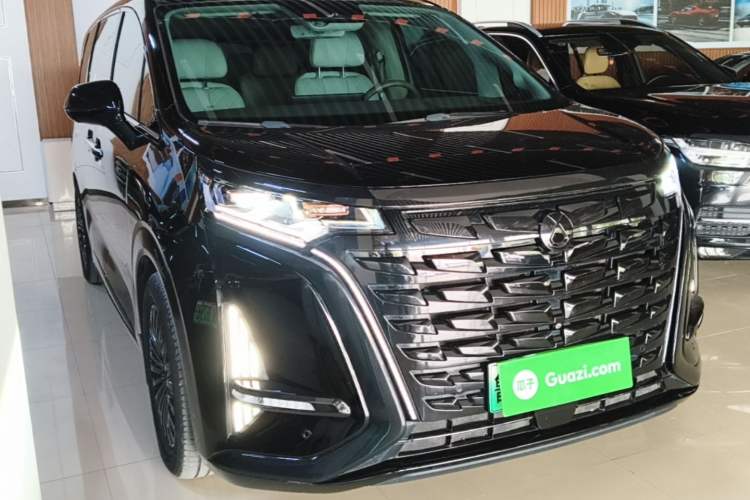 Used Denza D9 2022 DM-i 970 Four-Wheel Drive Flagship Model Front Right 45 Deg