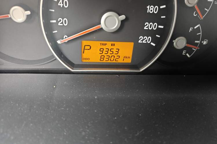 Used Kia Carens 2011 2.0L 7-Seater Automatic Standard Edition
