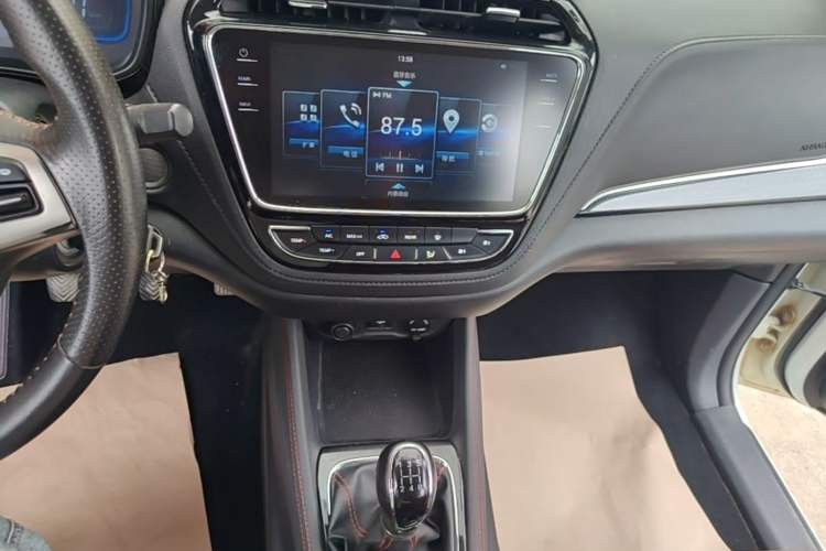 Used CHANGAN OSHAN A800 2017 1.6L Manual Comfort Model

