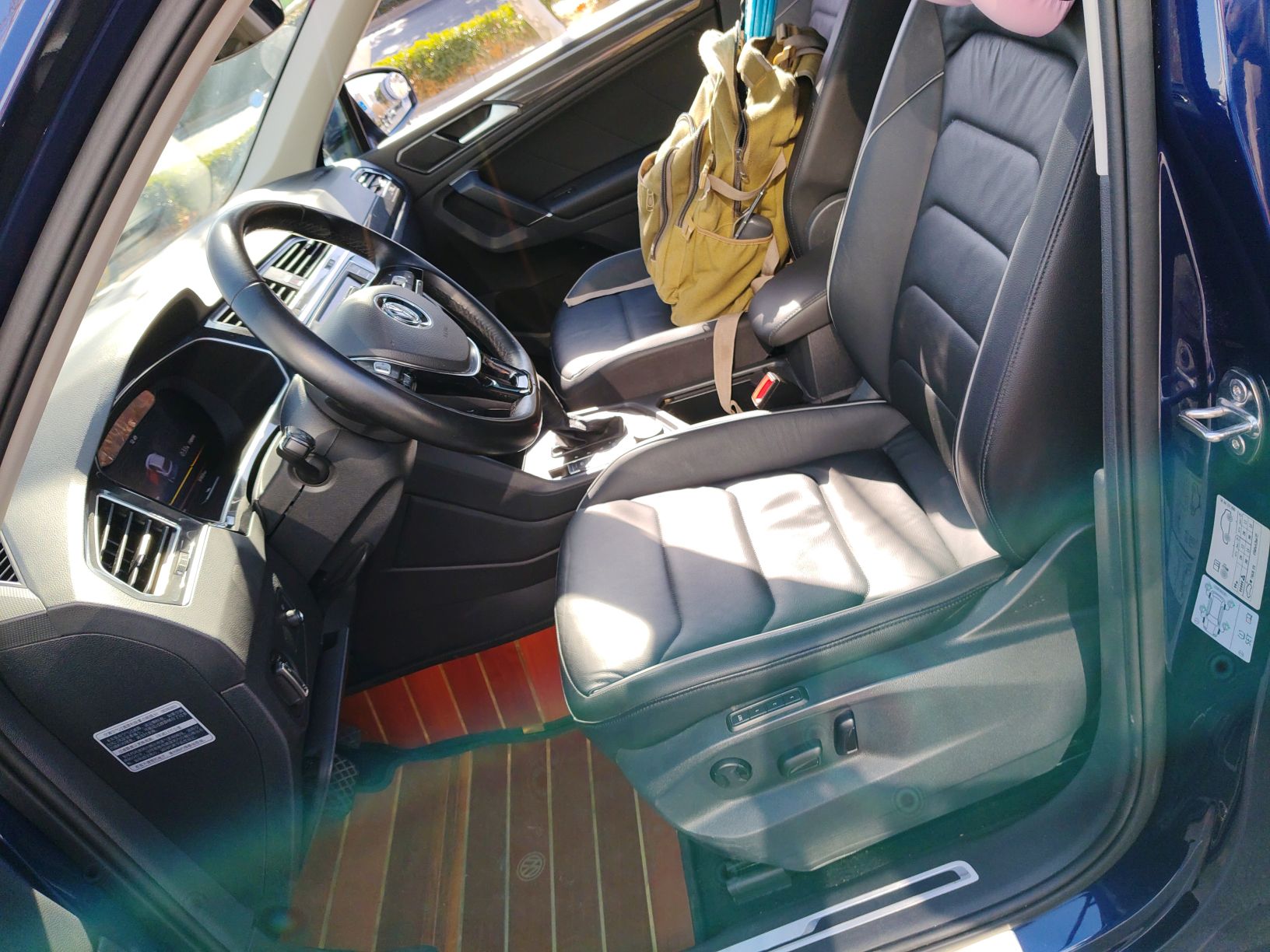 المقاعد الأمامية داخل السيارة