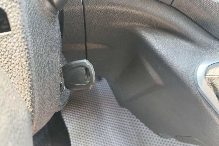 Used Foton Toano 2024 Tuyano Pro Van 2.0T Manual Rear-Drive Long Wheelbase Mid-Roof Design Single Rear Tire 3-Seater