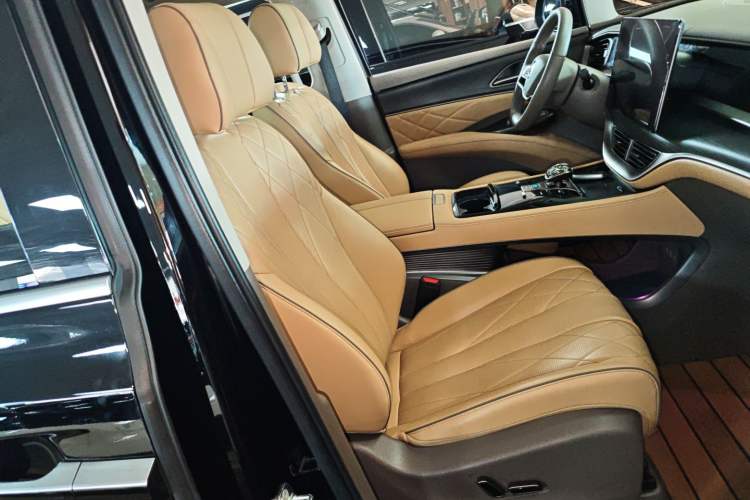 Used Denza D9 2024 DM-i 980 Four-Wheel Drive Prestige Model
