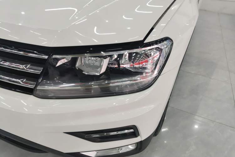 Used Volkswagen Tiguan L 2019 Revised 330TSI Automatic Two-Wheel Drive Smart & Luxury Edition China VI Standard
