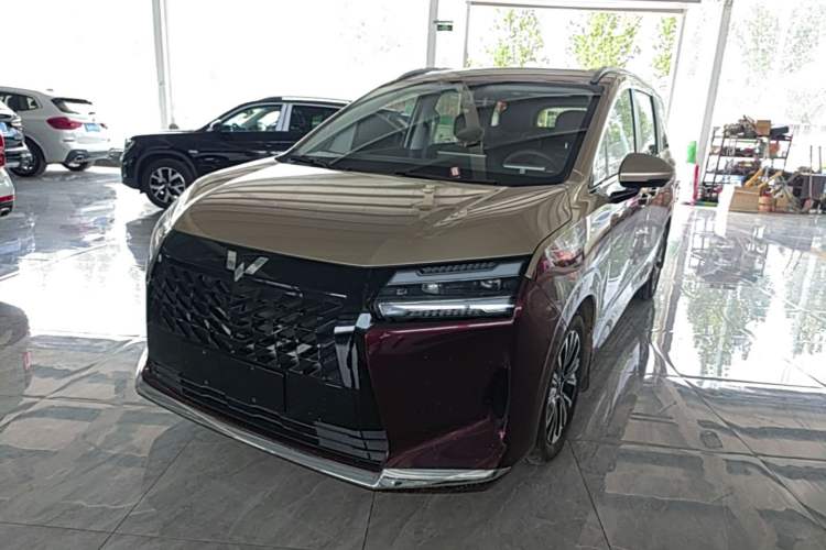 Used Wuling Starlight 730 2025 Model Plug-in Hybrid 125km Luxury Edition