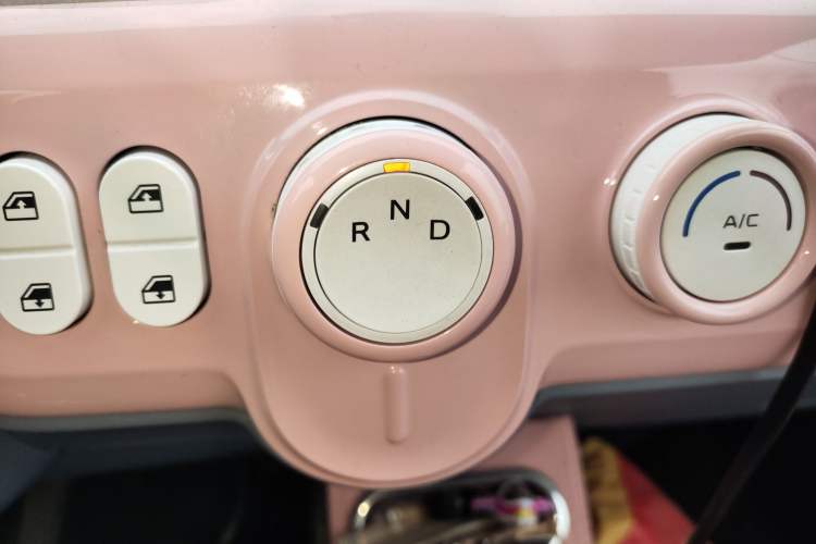 Used Bestune Pony 2024 170km Range Energizing Horse Gear Lever