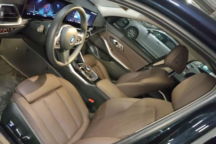 Used BMW i3 2024 eDrive 35 L
