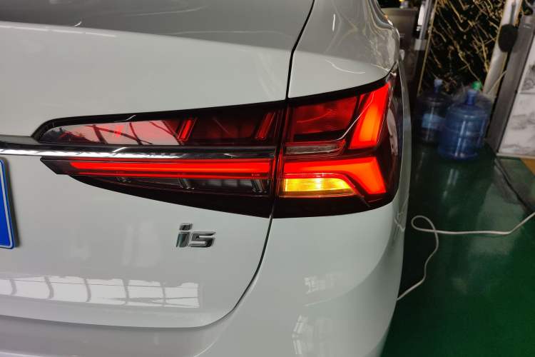 Used Roewe i5 2021 1.5L CVT Platinum Edition Exterior 3