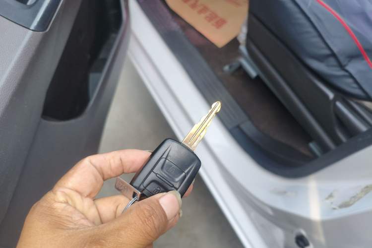 Used Wuling Hongguang V 2019 1.5L Jingqu Version China VI LAR