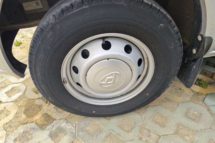 Used SAIC MAXUS Xintu V80 2023 2.0T Manual Classic Aoyuntong Long Wheelbase Mid-Height 6/7/8/9-Seater Left Front Wheel Hub