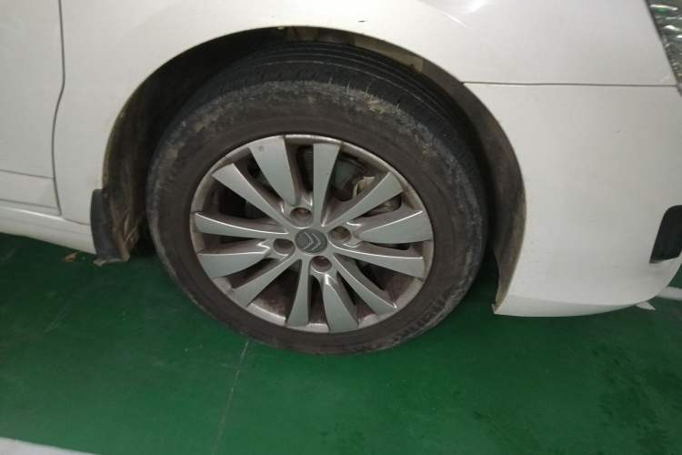 Used Citroen C-Quatre 2014 VTS Version 1.6L Manual - Premium Model Right Front Wheel Hub