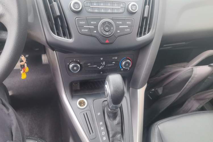 Used Ford Focus 2015 Hatchback 1.6L Automatic Comfort Model Gear Lever