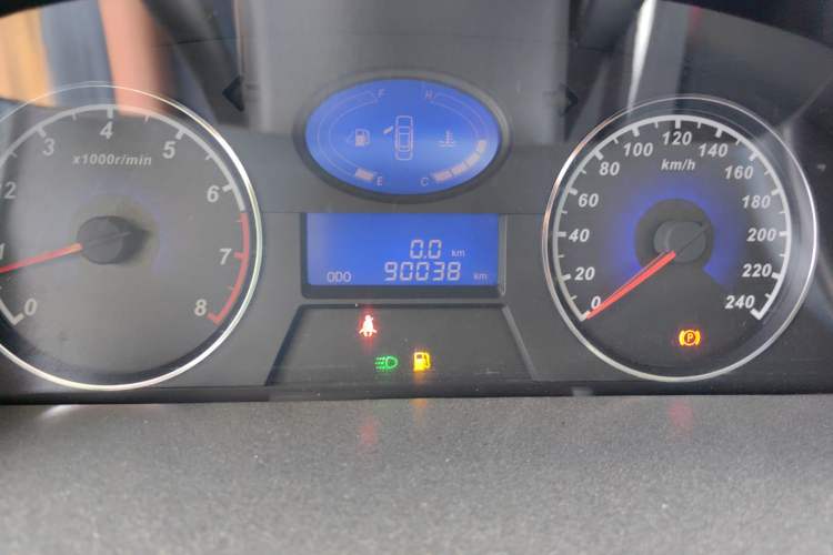 Used Geely Auto Classic Emgrand 2013 Sedan 1.5L Manual Entry-Level Model Odometer Close Up