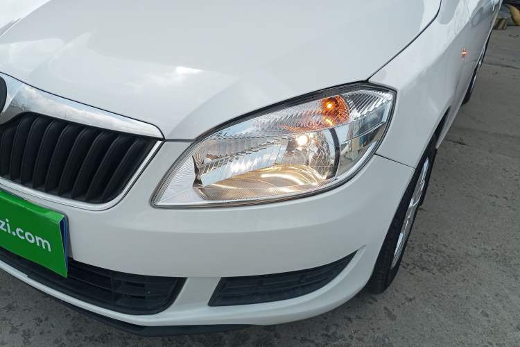 Used Skoda Fabia 2014 1.4L Automatic Crystal Edition Left Front Headlight