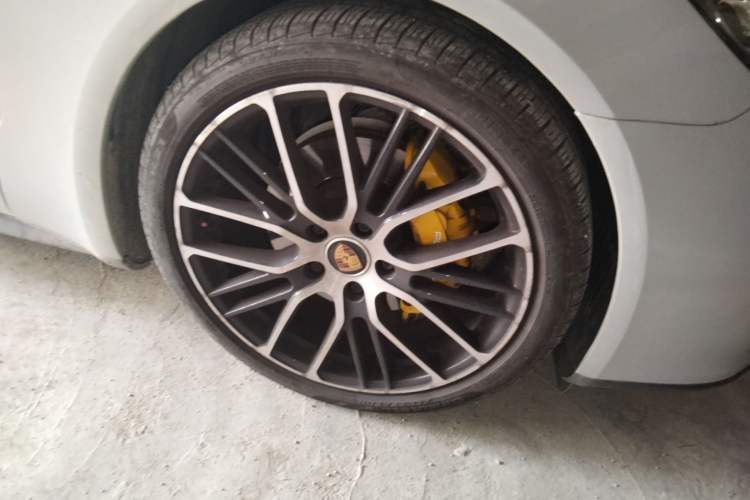 Used Porsche Panamera 2022 Panamera 2.9T Right Front Wheel Hub