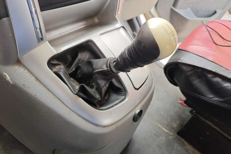 Used Foton Scenic G5 2021 2.0L Gasoline Commercial Version 6-Seater Multi-Purpose Passenger Vehicle 1TZS Gear Lever