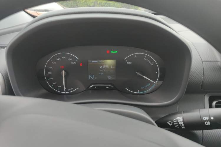 Used Wuling Hongguang New Energy 2024 All-Electric Model 300KM Standard Version Instrument Cluster