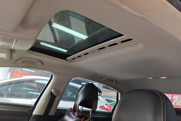 Used Volkswagen Passat 2017 280TSI DSG Luxury Edition Headliner