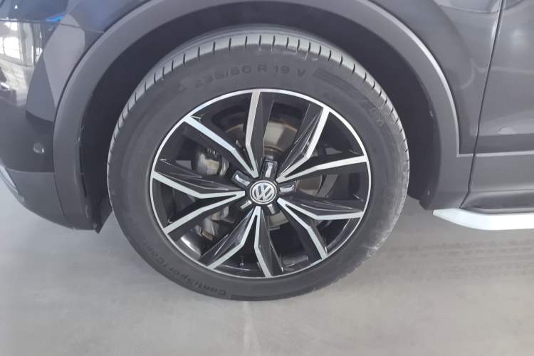 Used Volkswagen Tiguan L 2020 330TSI Automatic Two-Wheel Drive Smart Luxury Edition China VI Standard