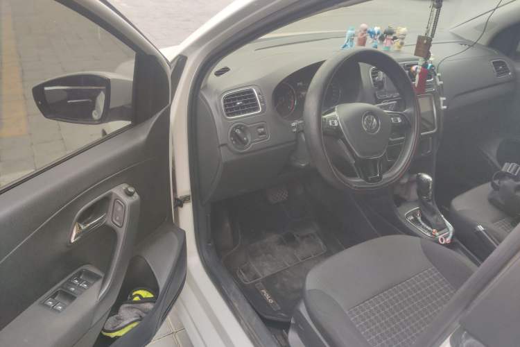 Used Volkswagen Polo 2016 1.6L Automatic Comfort Model