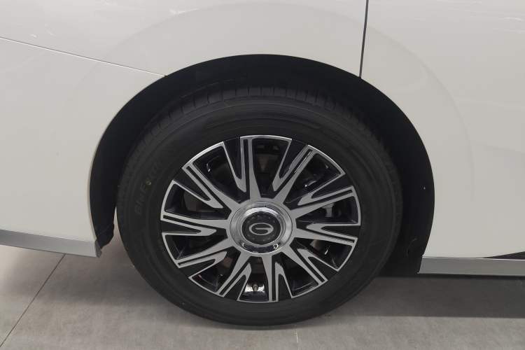 Used GAC Trumpchi Xiangwang M8 2026 Model Zongshi LiDAR Edition Right Rear Wheel Hub